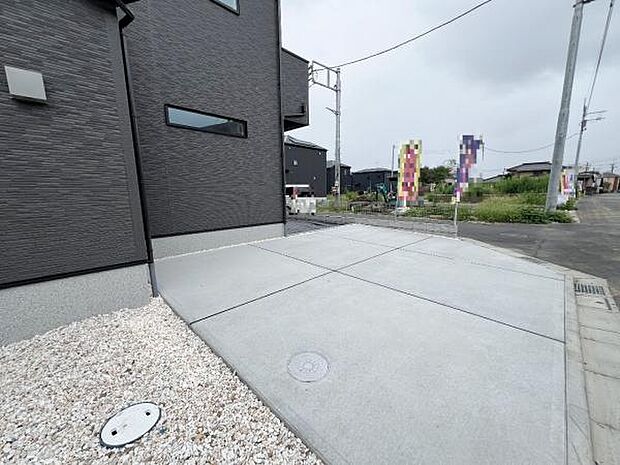 駐車場ももちろん完備しておりますのでお車所有の方にも心強いです。