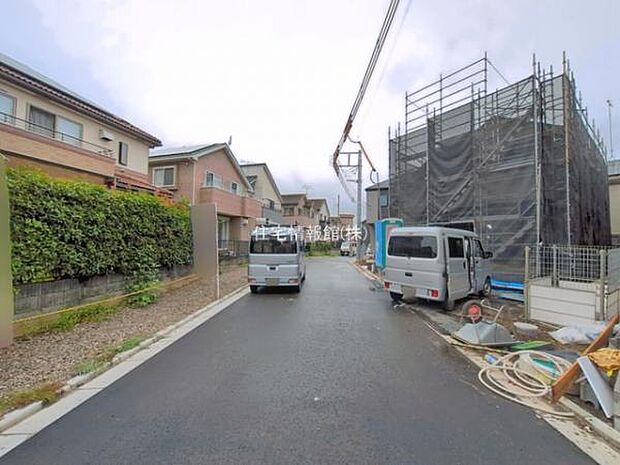前面道路を含めた現地写真です。