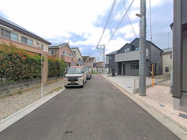 前面道路を含めた現地写真です。