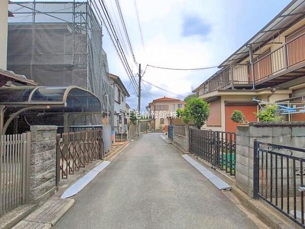 前面道路を含めた現地写真です。