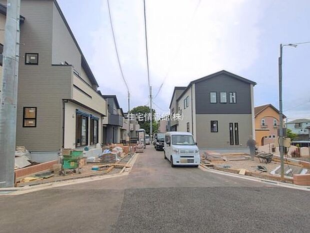 前面道路を含めた現地写真です。