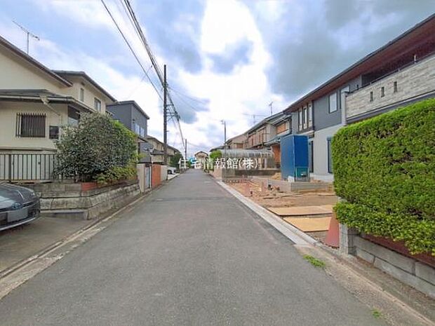 前面道路を含めた現地写真です。