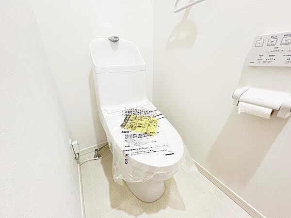 快適に使用できる温水洗浄便座付きトイレです。