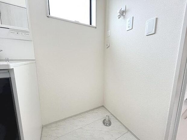 お天気を気にせずお洗濯ができ、室内干し可能です。