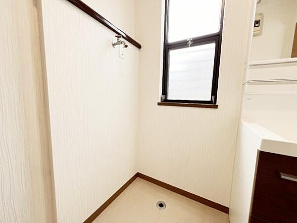 お天気を気にせずお洗濯ができ、室内干し可能です。