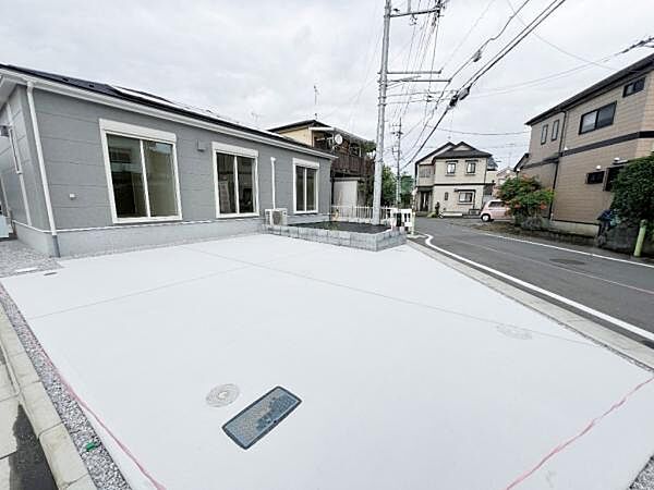 駐車場も完備しておりますのでお車所有の方にも心強いです。