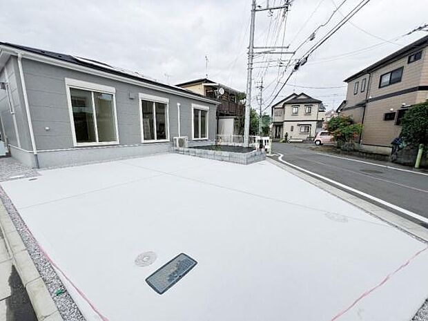 駐車場も完備しておりますのでお車所有の方にも心強いです。