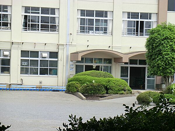 八王子市立松枝小学校まで約1130m（徒歩15分）
