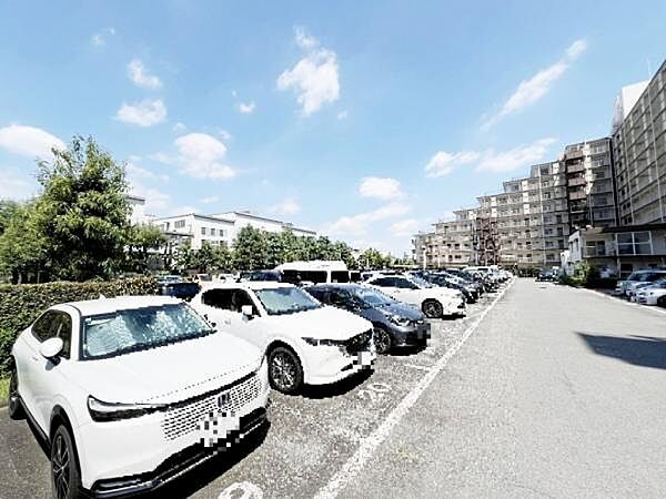 駐車場ももちろん完備しておりますのでお車所有の方にも心強いです。