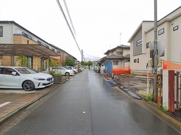 前面道路を含めた現地写真です。