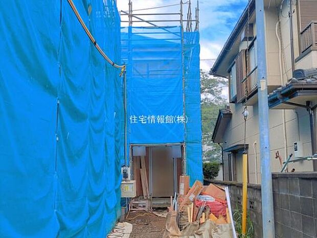 前面道路を含めた現地写真です。