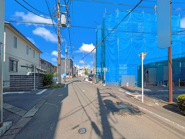 前面道路を含めた現地写真です。