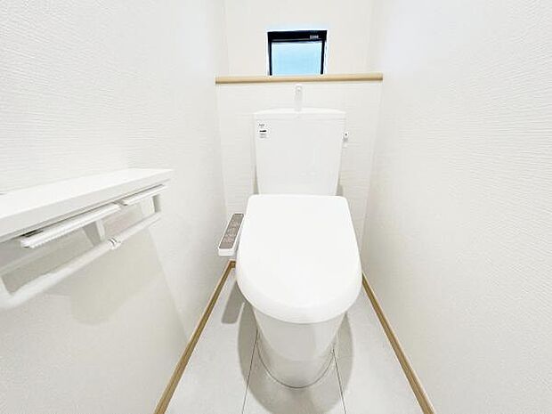 快適に使用できる温水洗浄便座付きトイレです。