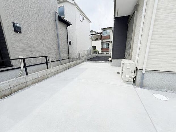 駐車場ももちろん完備しておりますのでお車所有の方にも心強いです。