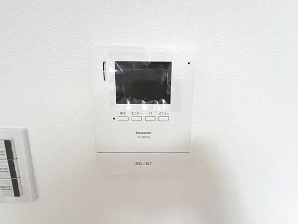 訪問者を確認できるTVモニター付きインターフォンです。