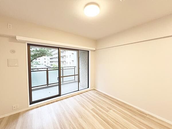 家族団らんの場所としてゆったりと居心地の良いリビングです。