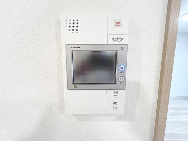 訪問者を確認できるTVモニター付きインターフォンです。