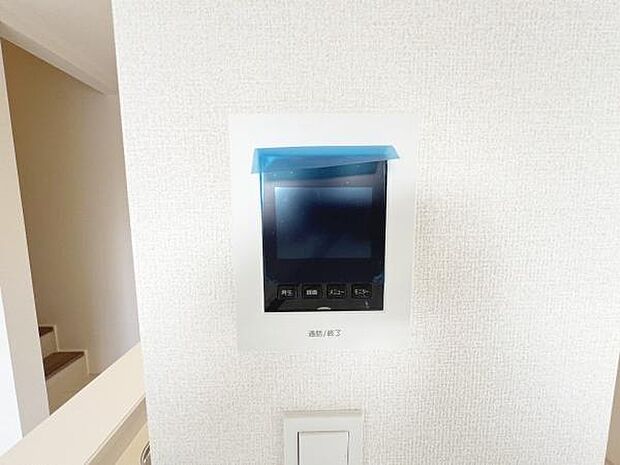 訪問者を確認できるTVモニター付きインターフォンです。