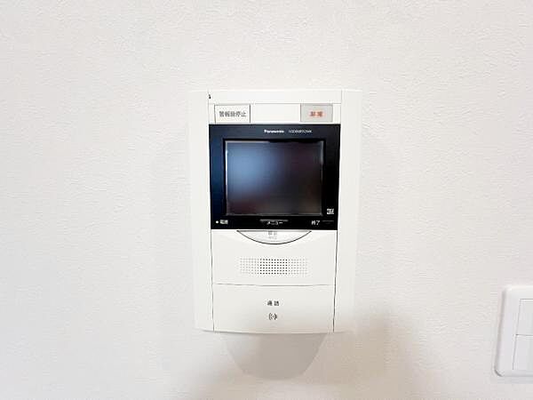 訪問者を確認できるTVモニター付きインターフォンです。