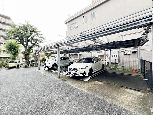 駐車場ももちろん完備しておりますのでお車所有の方にも心強いです。