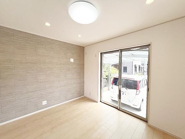 家族団らんの場所としてゆったりと居心地の良いリビングです。