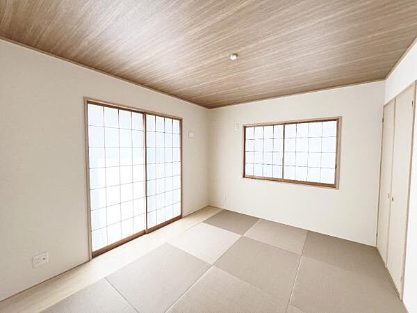 和室スペースです。畳のお部屋は寛げる空間ですね。