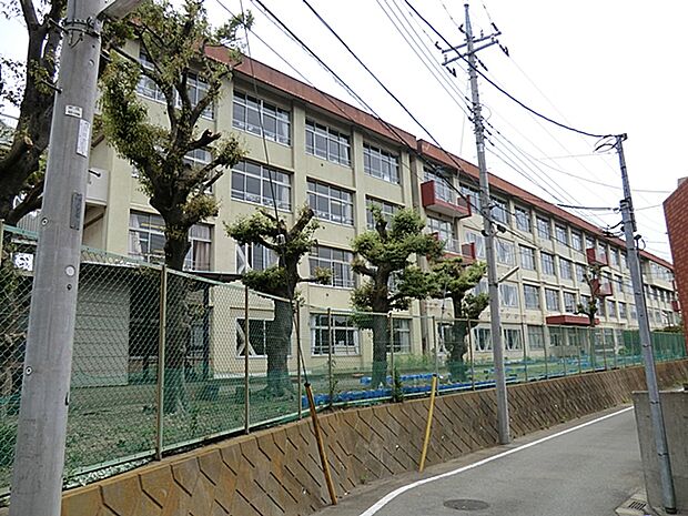 八王子市立清水小学校まで約750m（徒歩10分）