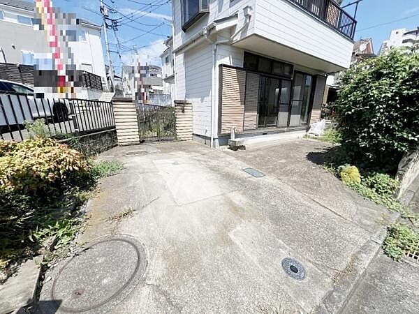 駐車場ももちろん完備しておりますのでお車所有の方にも心強いです。