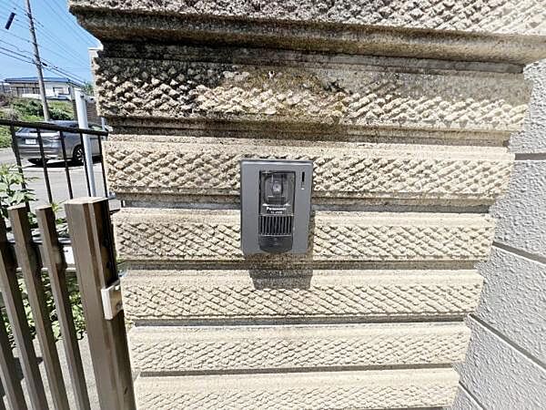 訪問者を確認できるTVモニター付きインターフォンです。