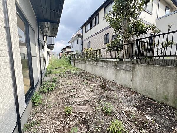 お庭スペースは、ガーデニングやお子様との外遊びなど多彩な用途でお楽しみいただけます。