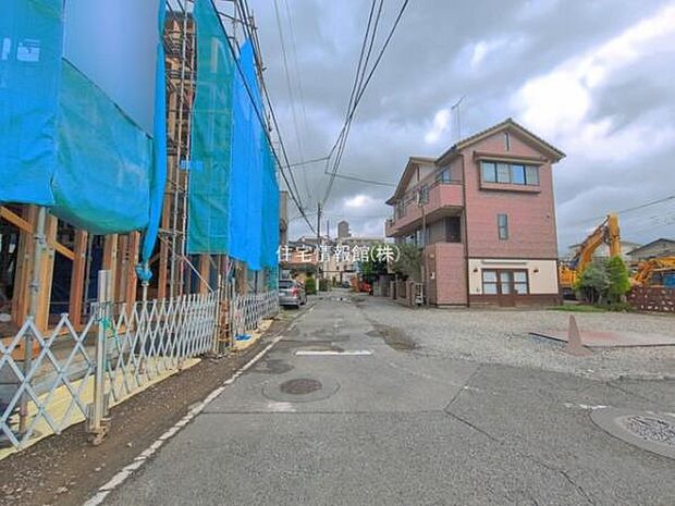 前面道路を含めた現地写真です。