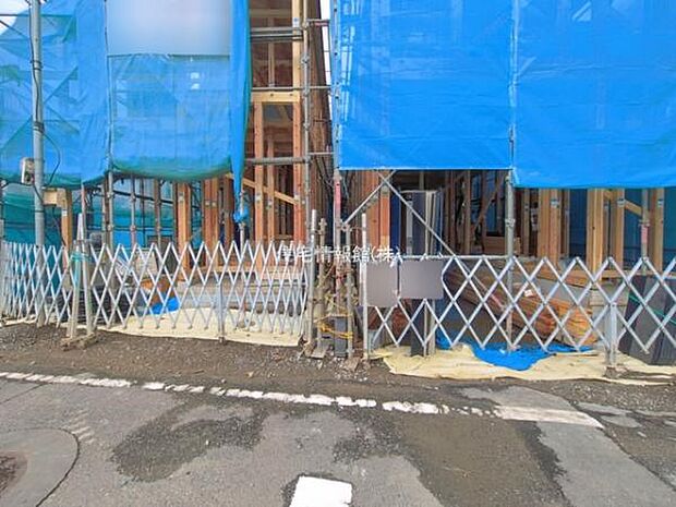 前面道路を含めた現地写真です。