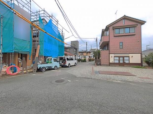 前面道路を含めた現地写真です。
