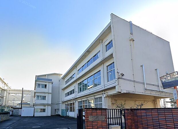 立川市立立川第四中学校まで約655m(徒歩9分)
