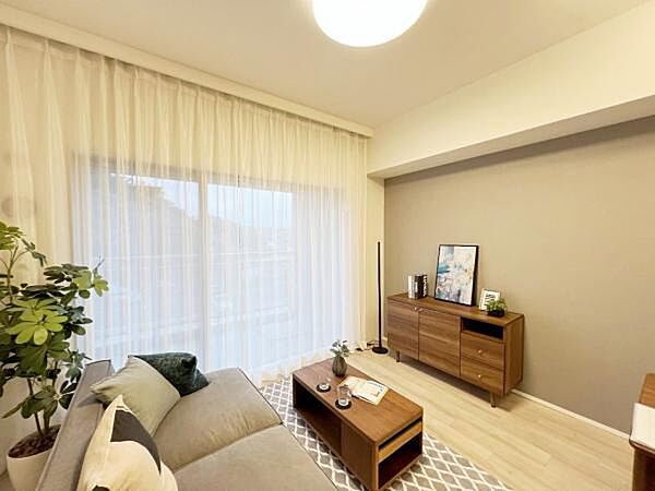 家族団らんの場所としてゆったりと居心地の良いリビングです。