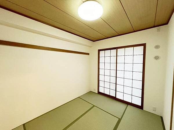 和室スペースです。畳のお部屋は寛げる空間ですね。