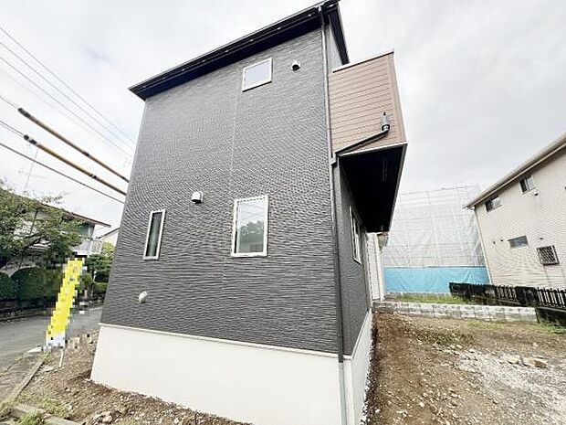 木造2階建です。