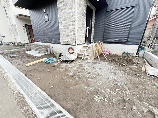 駐車場ももちろん完備しておりますのでお車所有の方にも心強いです。