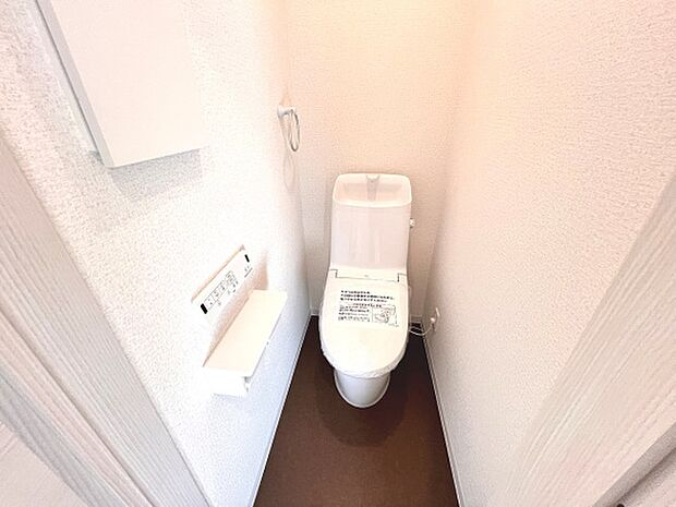 各階にトイレがあるので、朝の忙しい時間帯もご家族がスムーズに準備できますね。