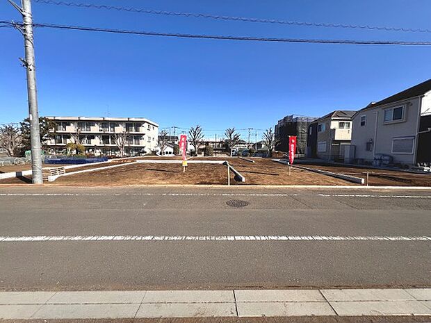 前面道路は幅員約6mございます。