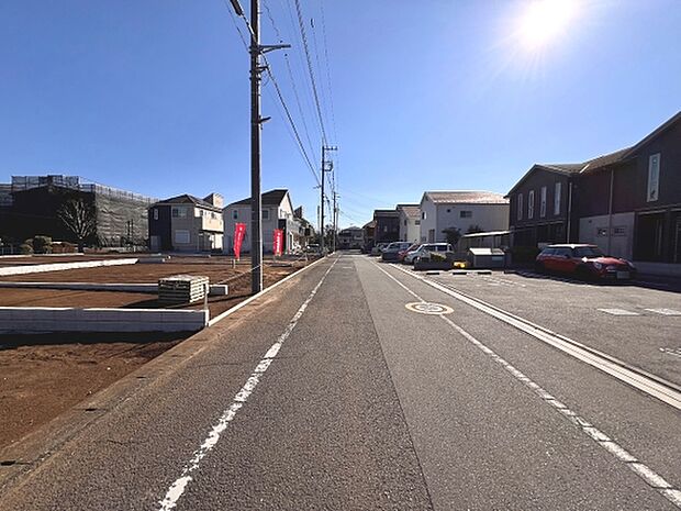 前面道路幅は約6mございます。