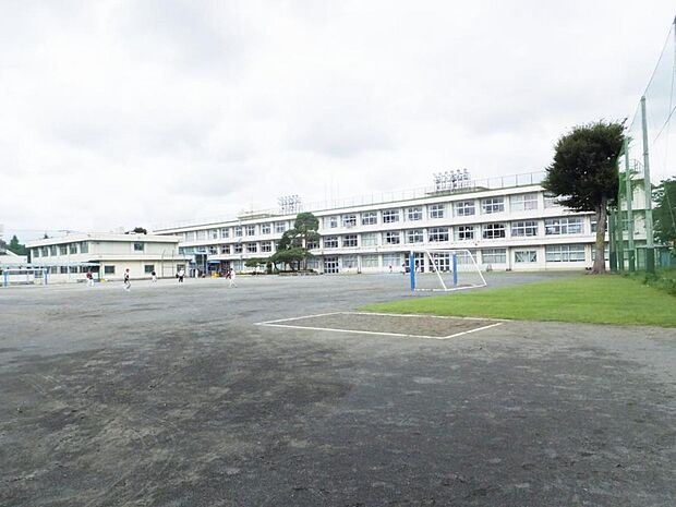 福生市立福生第一小学校まで約570m(徒歩8分)
