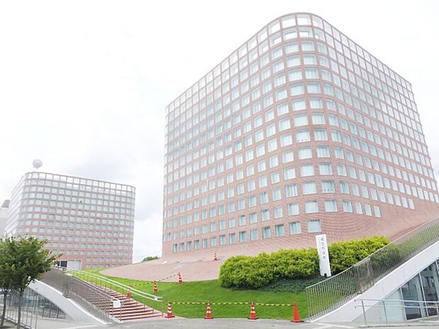 武蔵野台図書館　徒歩1分（約80m)