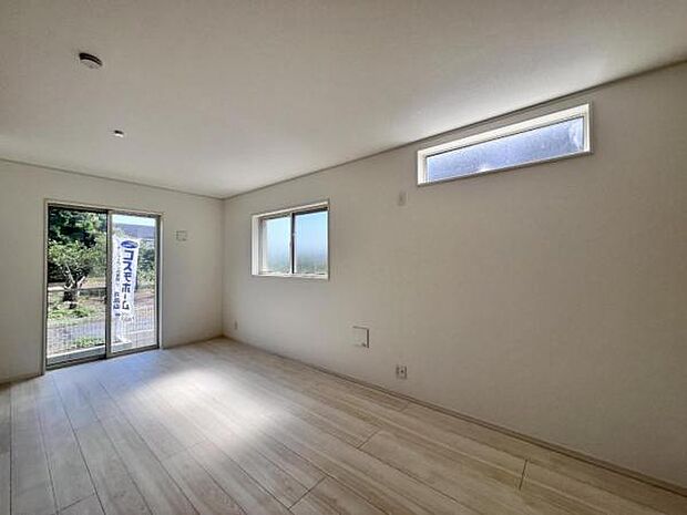 家族団らんの場所としてゆったりと居心地の良いリビングです。