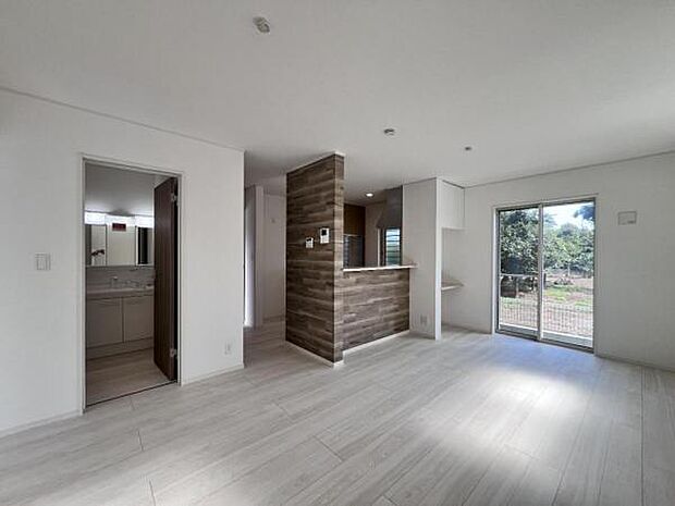 家族団らんの場所としてゆったりと居心地の良いリビングです。