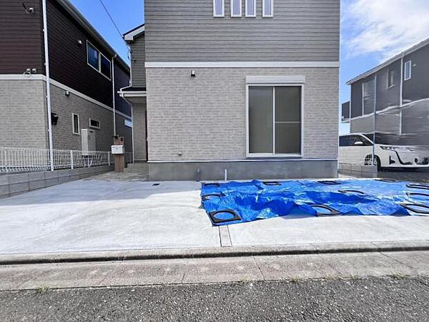 駐車場ももちろん完備しておりますのでお車所有の方にも心強いです。