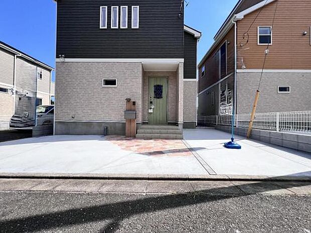 駐車場ももちろん完備しておりますのでお車所有の方にも心強いです。