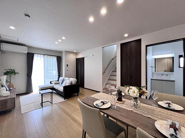 家族団らんの場所としてゆったりと居心地の良いリビングです。