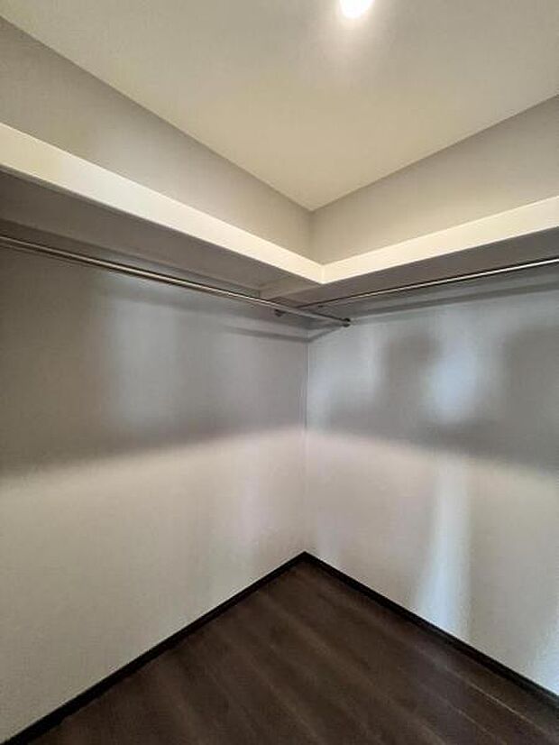 いつでもお部屋をスッキリお使い頂ける収納スペースを設置。