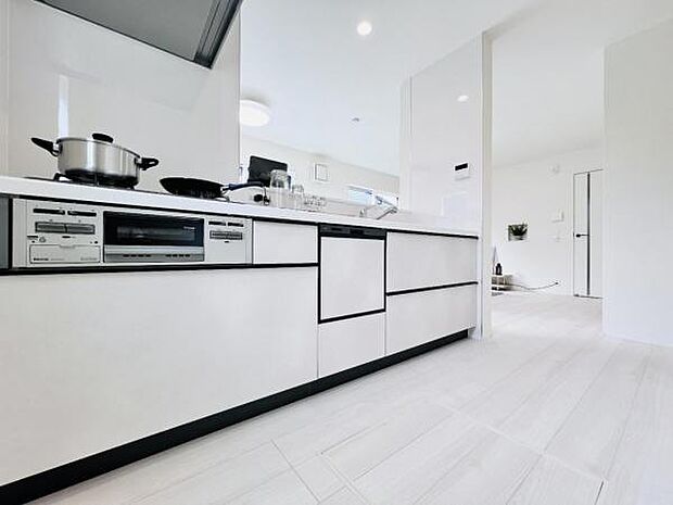 リビングダイニングになります。ご家族そろっての素敵な空間になりそうですね。